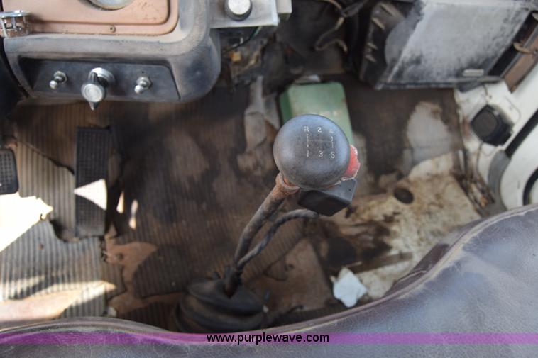 image for item L2554 1978 Ford 7000 flatbed truck