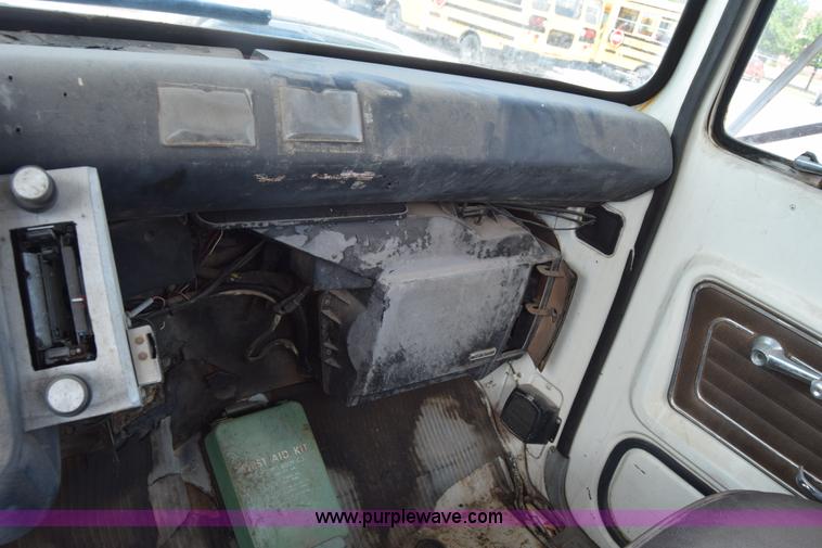 image for item L2554 1978 Ford 7000 flatbed truck