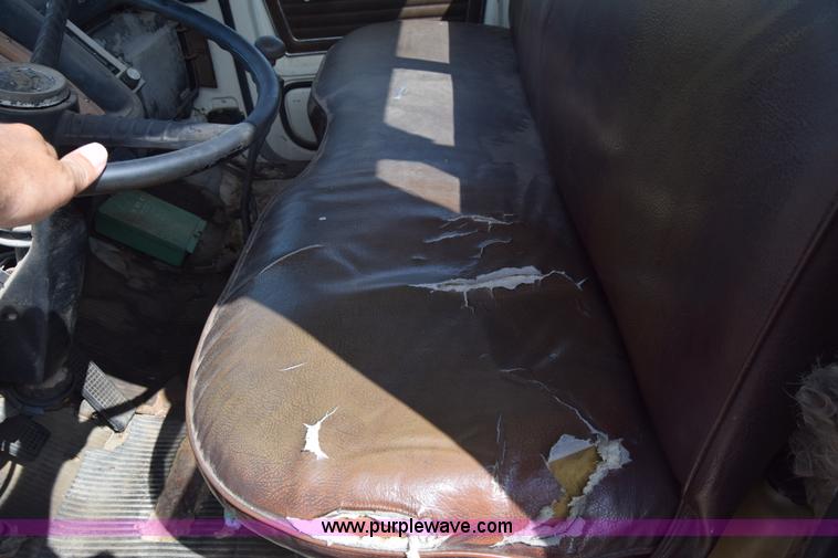 image for item L2554 1978 Ford 7000 flatbed truck