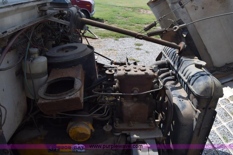 image for item L2554 1978 Ford 7000 flatbed truck