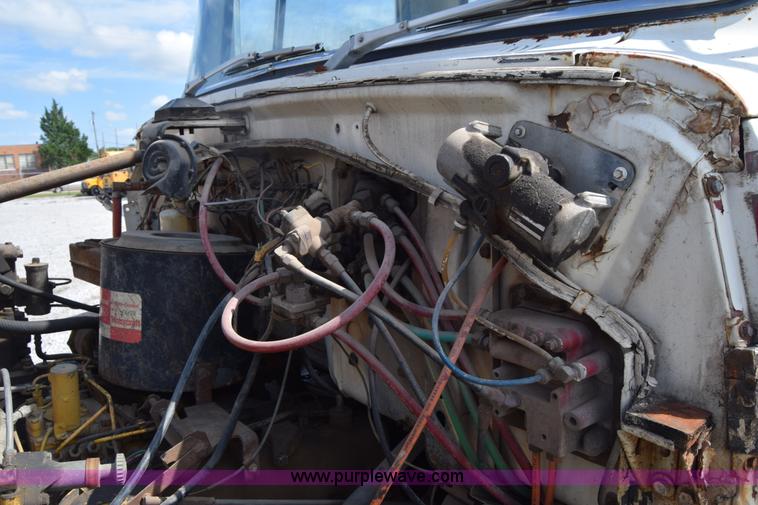 image for item L2554 1978 Ford 7000 flatbed truck