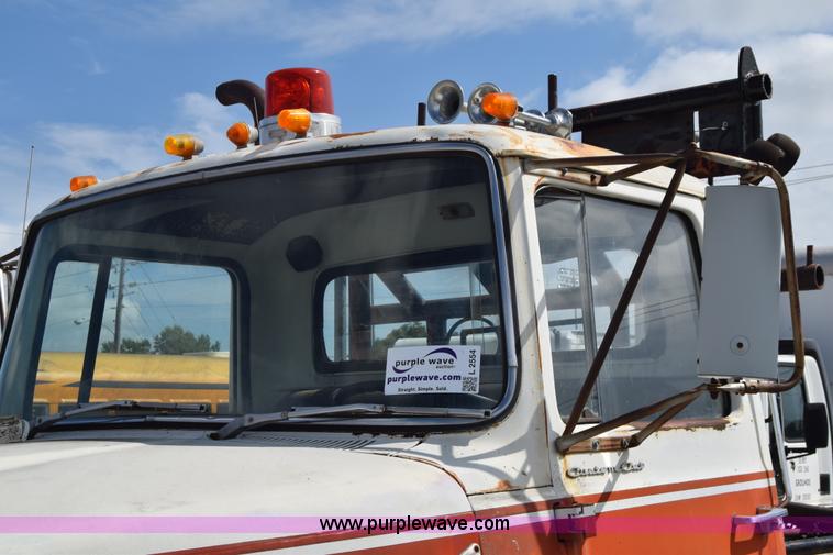 image for item L2554 1978 Ford 7000 flatbed truck