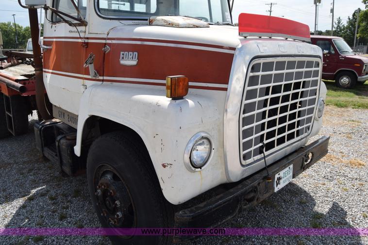 image for item L2554 1978 Ford 7000 flatbed truck