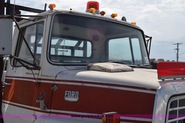 image for item L2554 1978 Ford 7000 flatbed truck