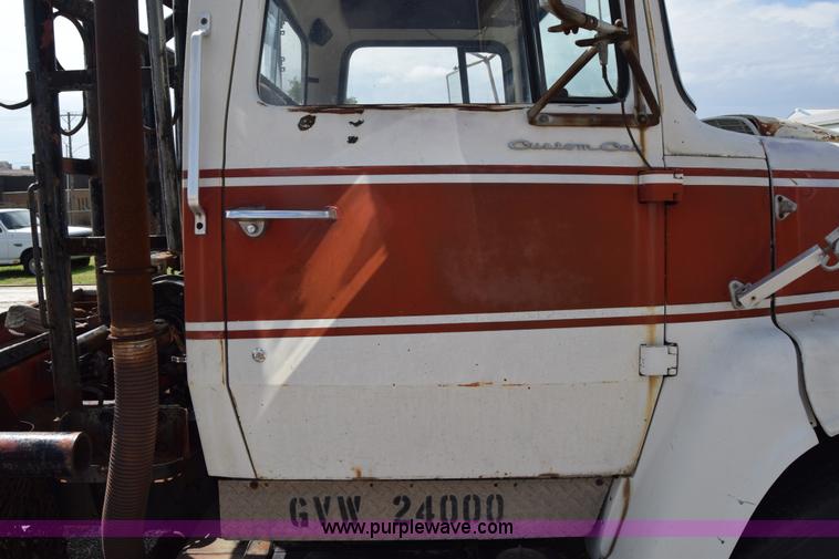 image for item L2554 1978 Ford 7000 flatbed truck