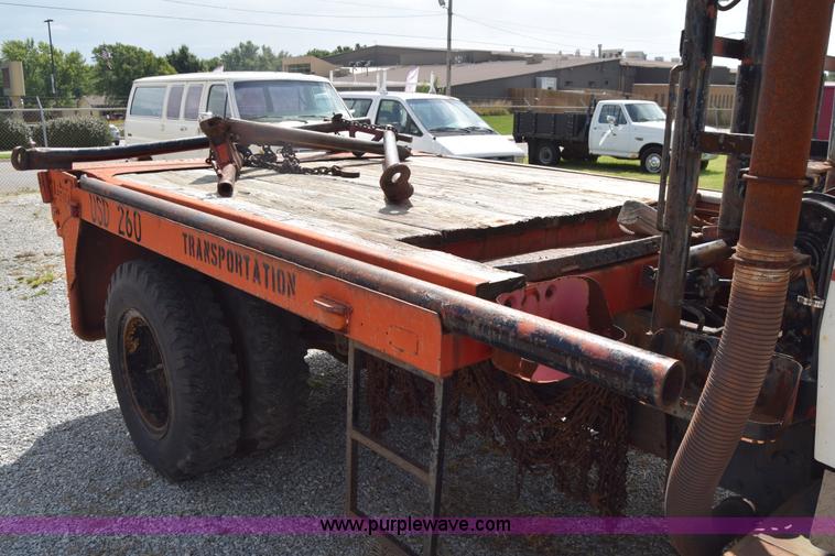 image for item L2554 1978 Ford 7000 flatbed truck
