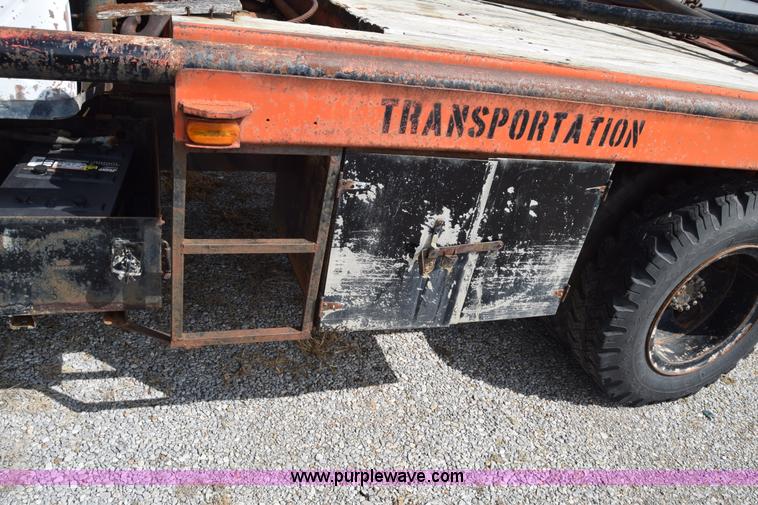 image for item L2554 1978 Ford 7000 flatbed truck