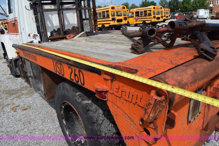 image for item L2554 1978 Ford 7000 flatbed truck