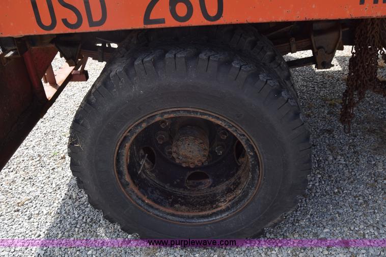 image for item L2554 1978 Ford 7000 flatbed truck