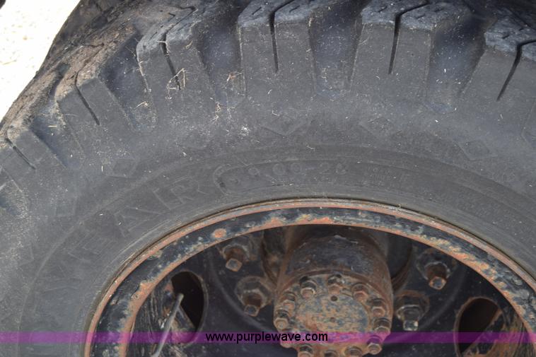 image for item L2554 1978 Ford 7000 flatbed truck