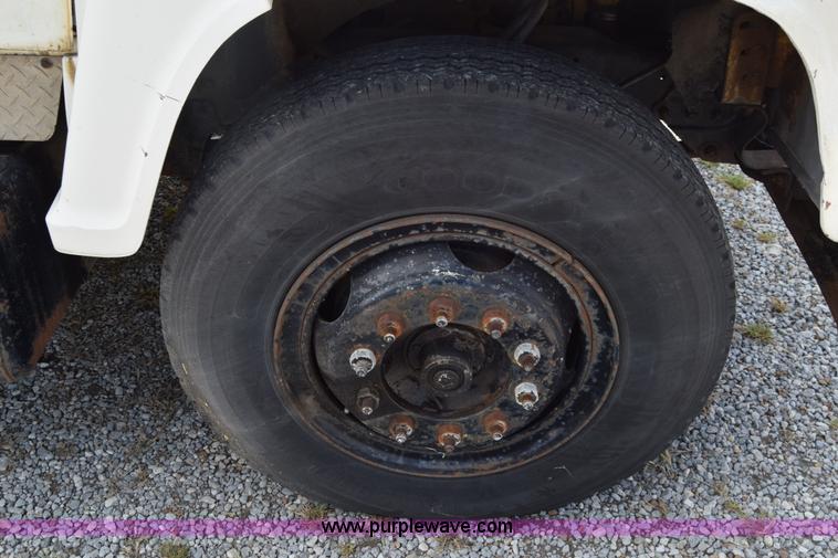 image for item L2554 1978 Ford 7000 flatbed truck