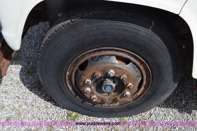 image for item L2554 1978 Ford 7000 flatbed truck