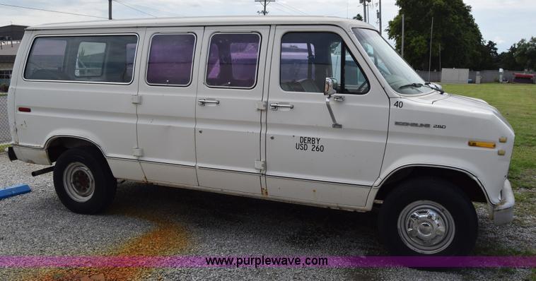 image for item L2555 1988 Ford Econoline E250 van