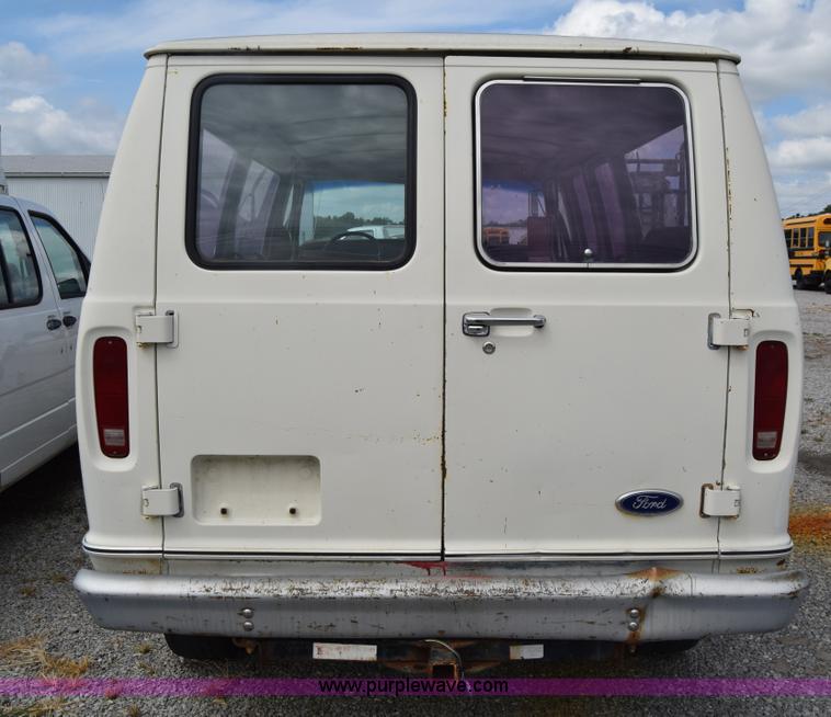 image for item L2555 1988 Ford Econoline E250 van