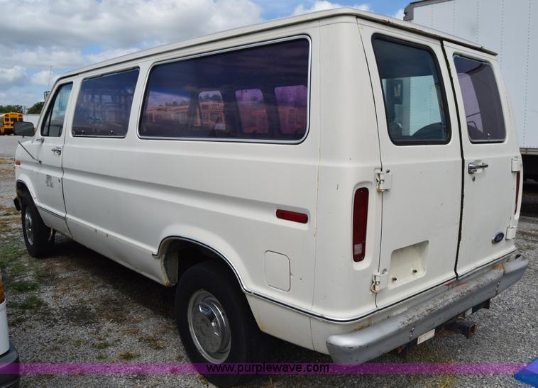 image for item L2555 1988 Ford Econoline E250 van