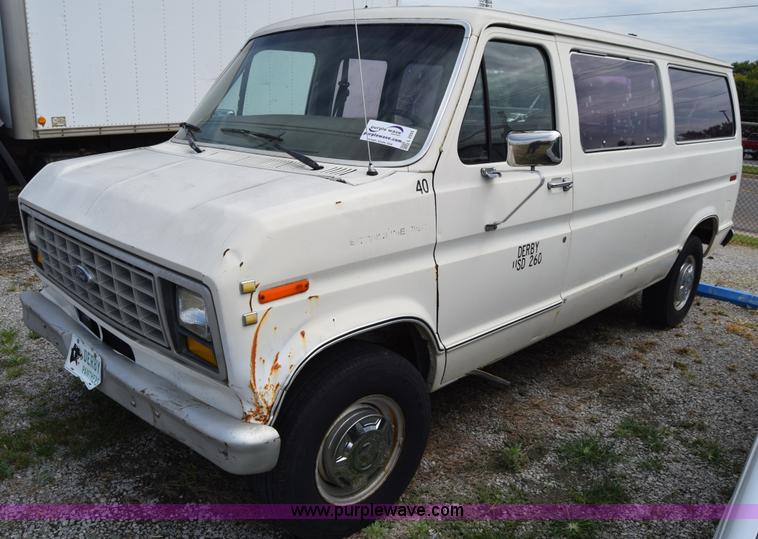 image for item L2555 1988 Ford Econoline E250 van