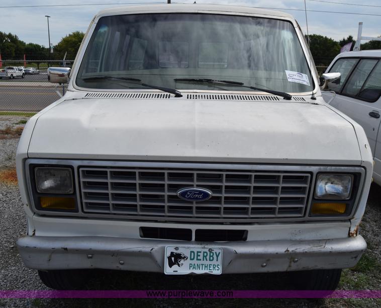 image for item L2555 1988 Ford Econoline E250 van