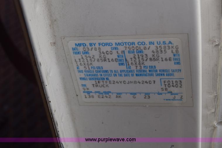 image for item L2555 1988 Ford Econoline E250 van