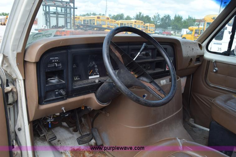 image for item L2555 1988 Ford Econoline E250 van
