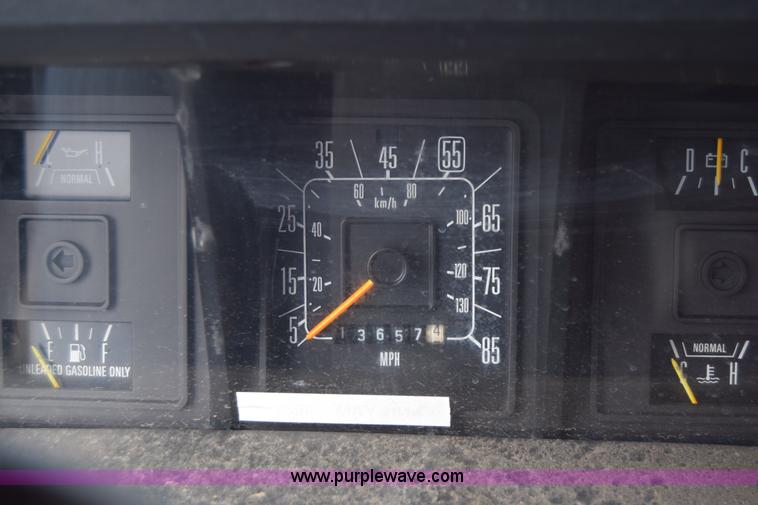 image for item L2555 1988 Ford Econoline E250 van