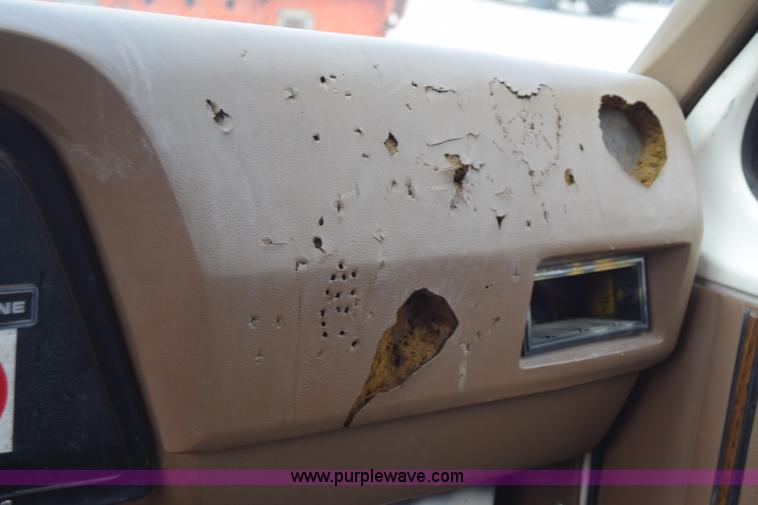 image for item L2555 1988 Ford Econoline E250 van