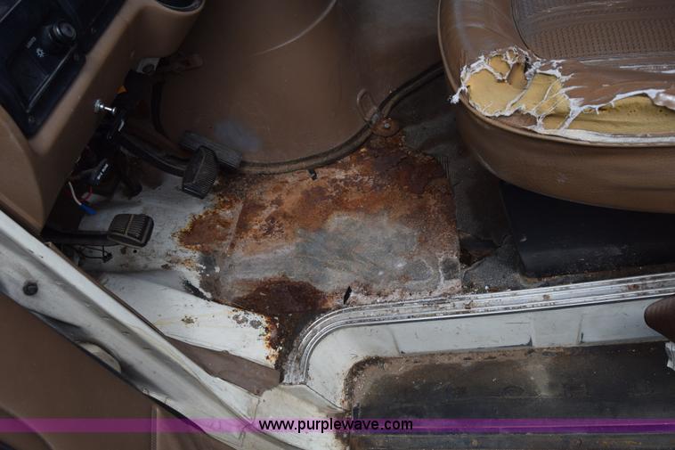 image for item L2555 1988 Ford Econoline E250 van