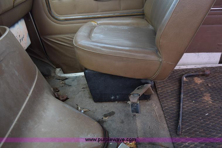 image for item L2555 1988 Ford Econoline E250 van