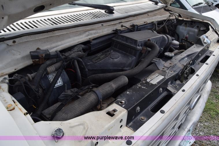 image for item L2555 1988 Ford Econoline E250 van