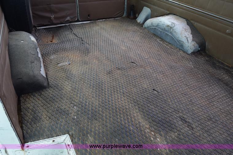 image for item L2555 1988 Ford Econoline E250 van