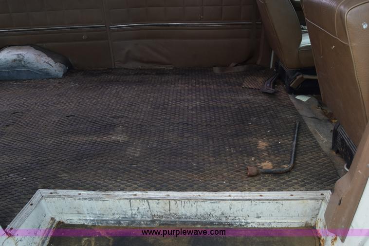 image for item L2555 1988 Ford Econoline E250 van