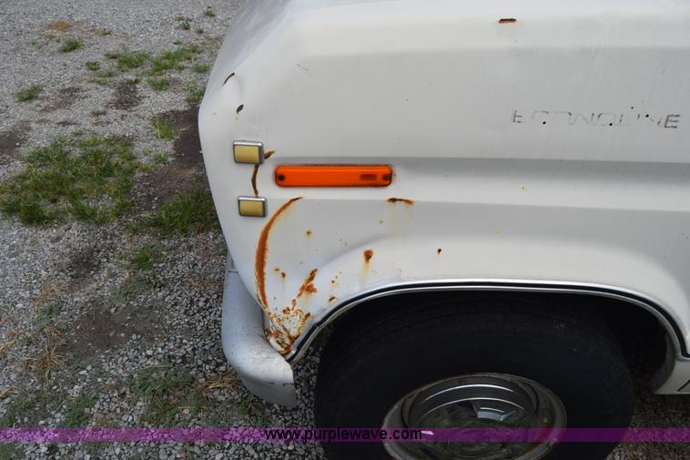 image for item L2555 1988 Ford Econoline E250 van