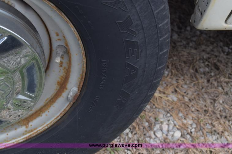 image for item L2555 1988 Ford Econoline E250 van