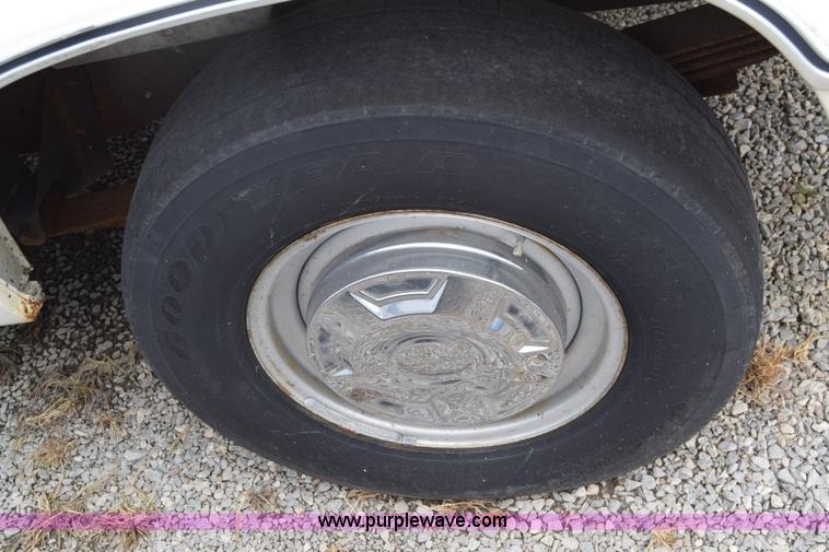 image for item L2555 1988 Ford Econoline E250 van
