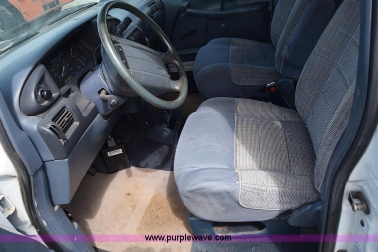 image for item L2556 1996 Ford Aerostar van
