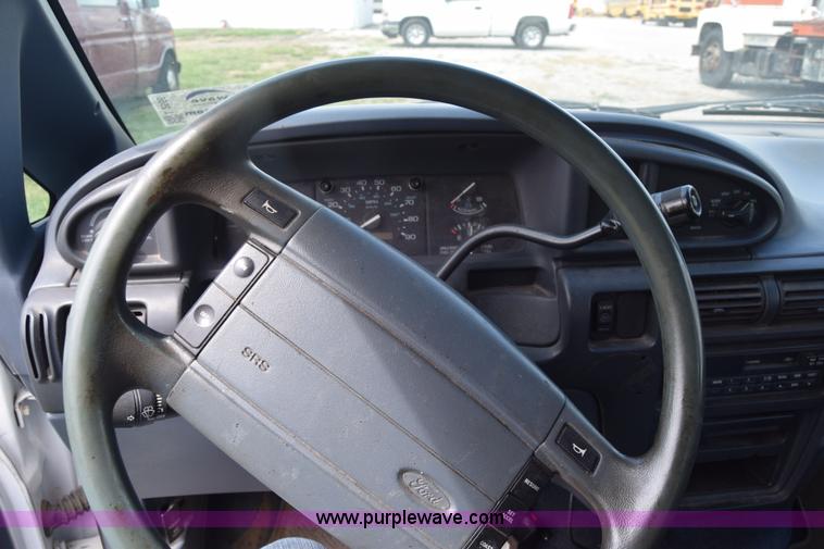 image for item L2556 1996 Ford Aerostar van