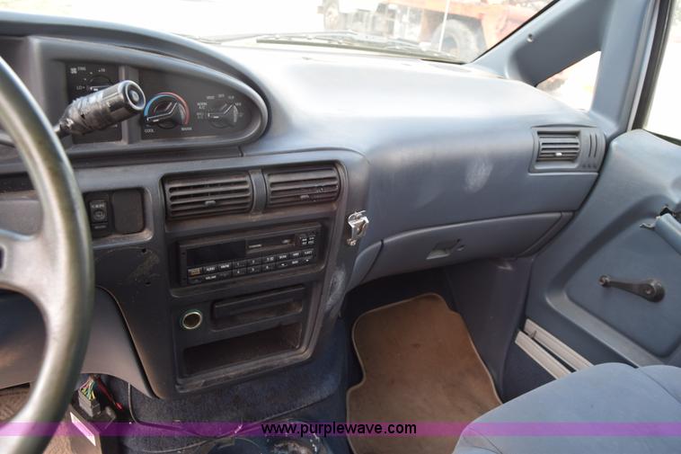 image for item L2556 1996 Ford Aerostar van