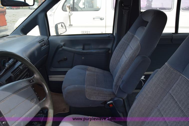 image for item L2556 1996 Ford Aerostar van