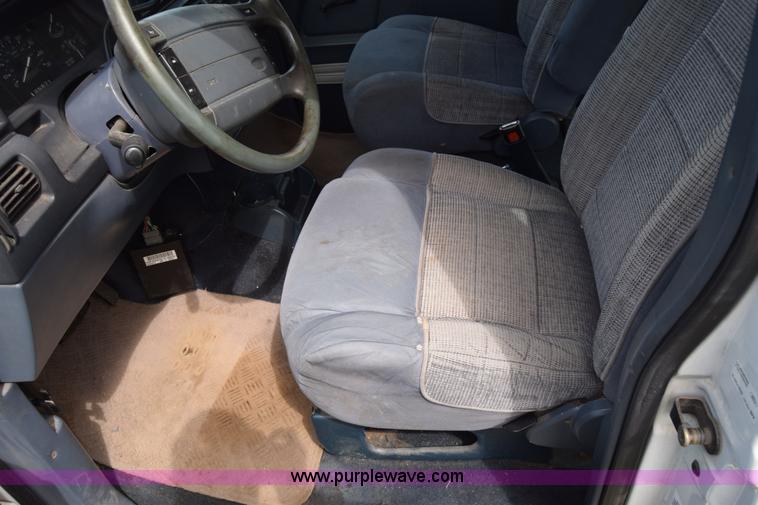 image for item L2556 1996 Ford Aerostar van