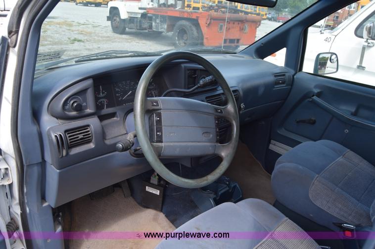 image for item L2556 1996 Ford Aerostar van