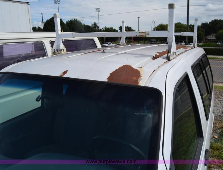 image for item L2556 1996 Ford Aerostar van