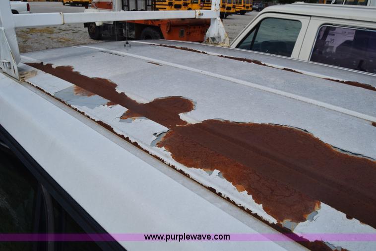 image for item L2556 1996 Ford Aerostar van