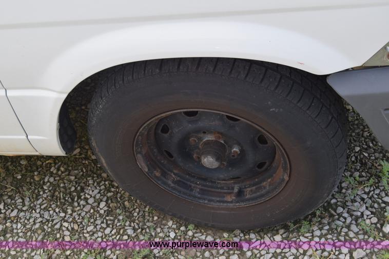 image for item L2556 1996 Ford Aerostar van