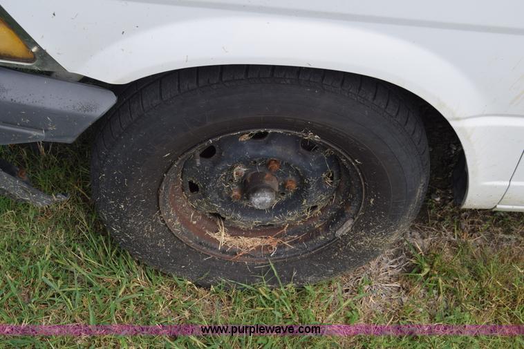 image for item L2556 1996 Ford Aerostar van