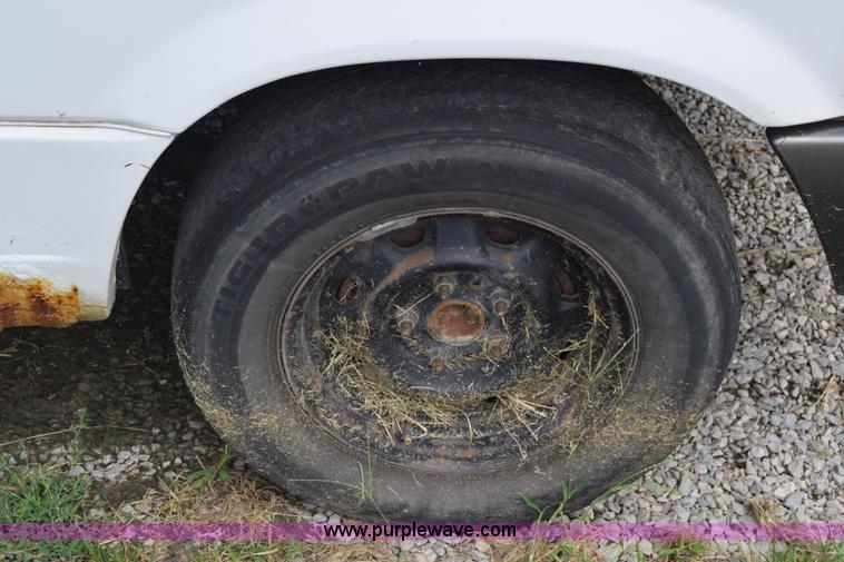 image for item L2556 1996 Ford Aerostar van