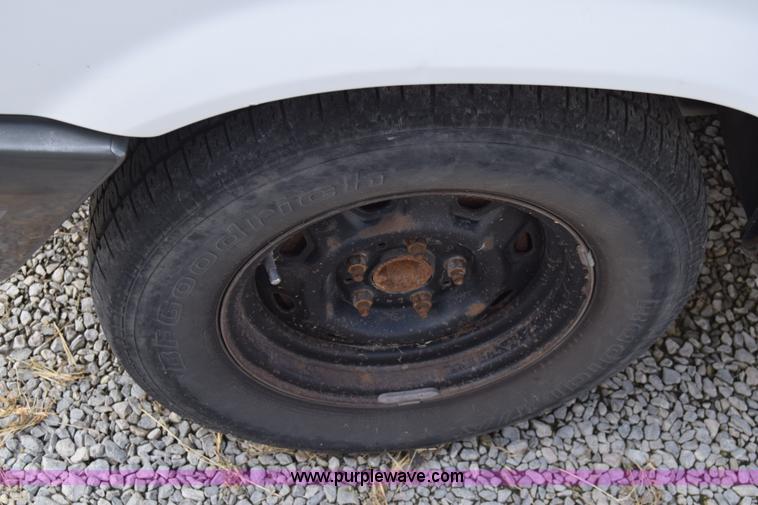 image for item L2556 1996 Ford Aerostar van