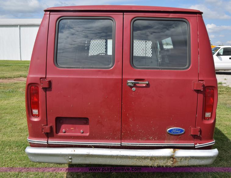 image for item L2557 1989 Ford Econoline E150 van