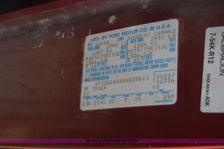 image for item L2557 1989 Ford Econoline E150 van