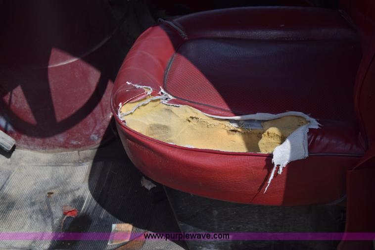 image for item L2557 1989 Ford Econoline E150 van