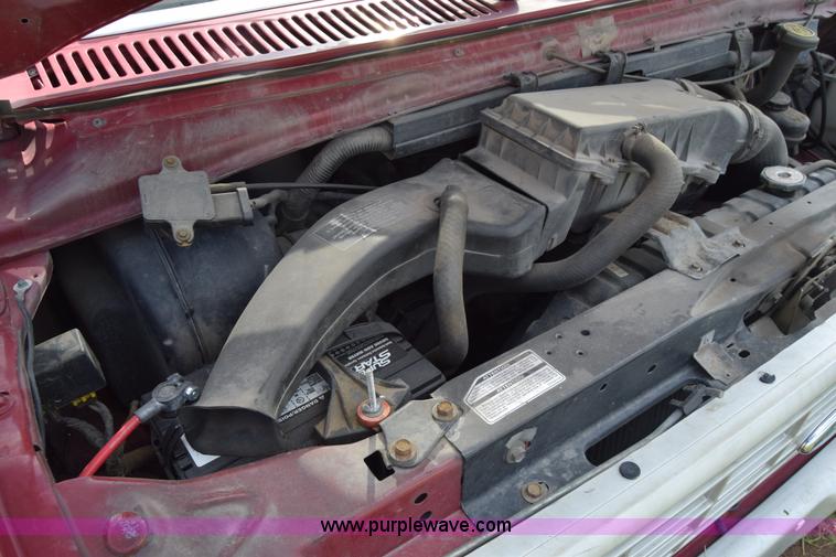 image for item L2557 1989 Ford Econoline E150 van