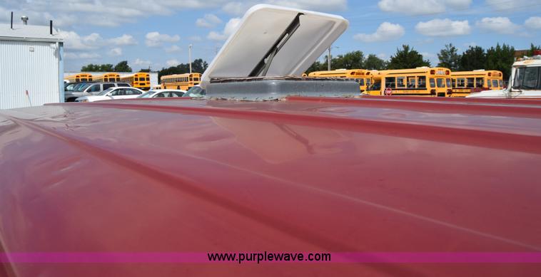 image for item L2557 1989 Ford Econoline E150 van